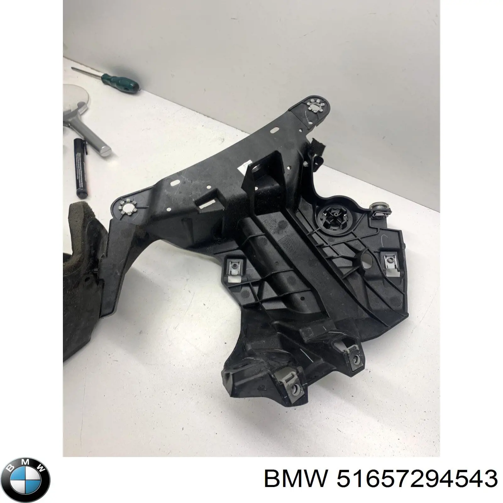 Кронштейн кріплення крила переднього лівого, передній 51657294543 BMW