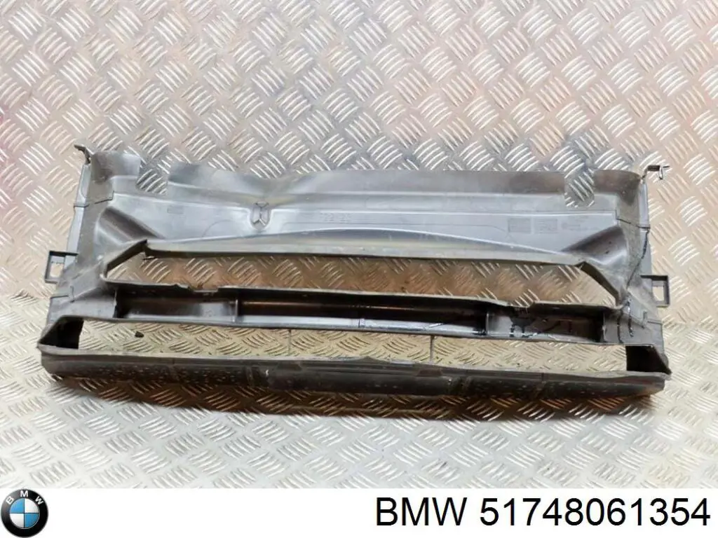 51748061354 BMW Повітропровід (дефлектор) радіатора, правий