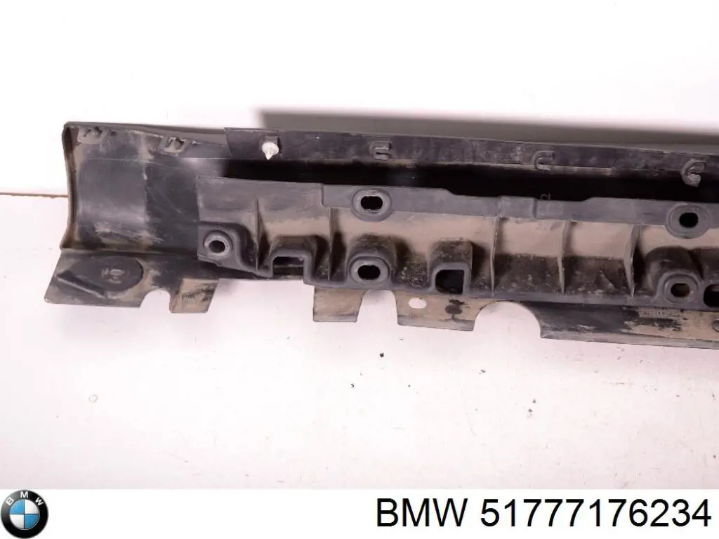 Купити 51777176234 BMW Накладка зовнішня (молдинг) порога, правий