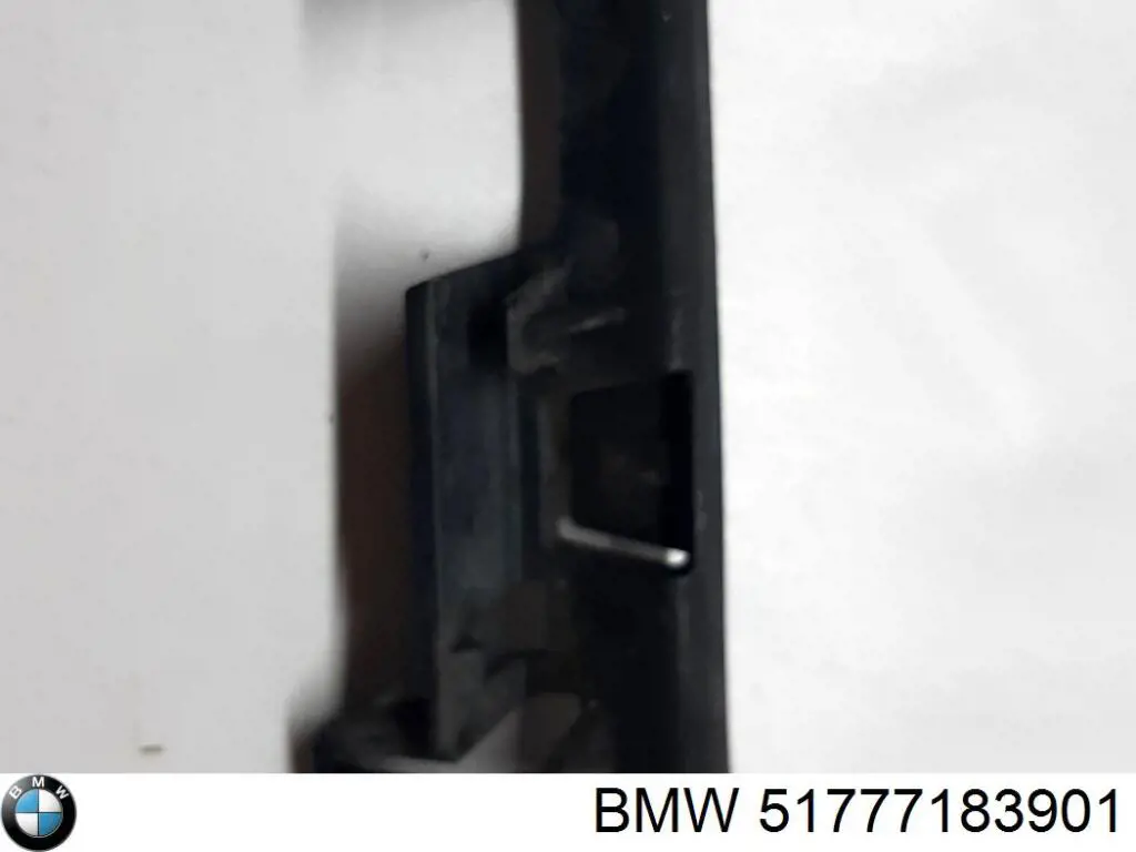 Кронштейн зовнішньої накладки лівого порога BMW 51777183901 ціна, від 6.91 USD