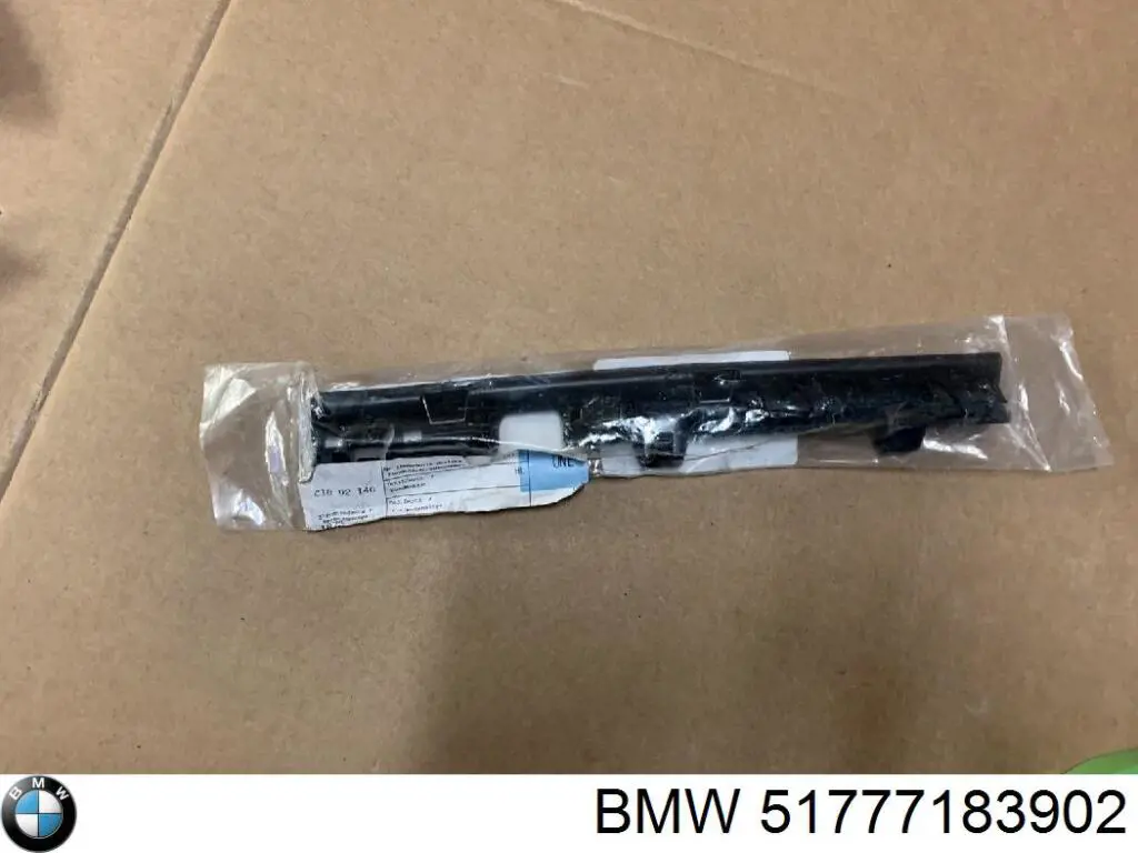 51777183902 BMW Кронштейн зовнішньої накладки порога правого