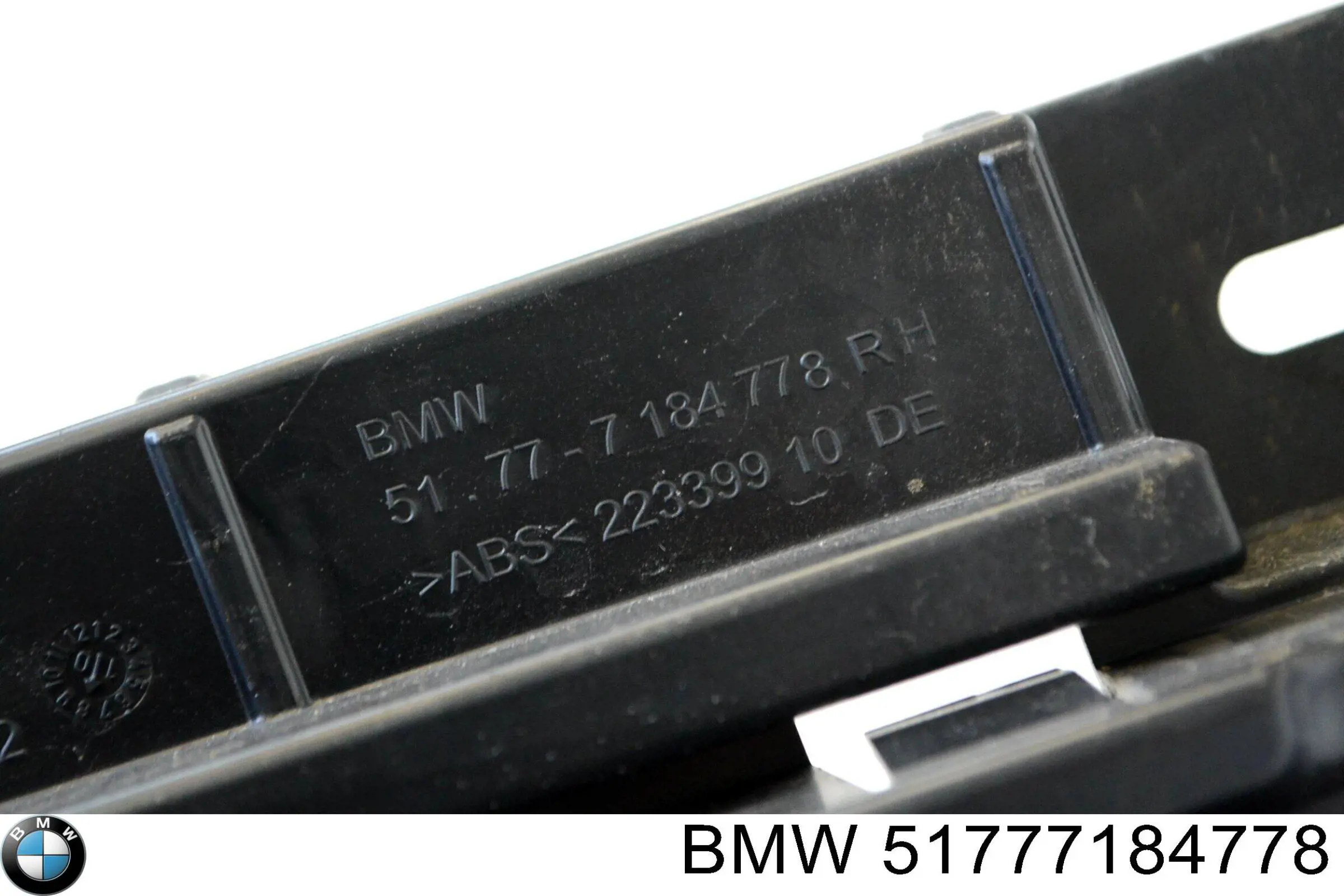 Кронштейн зовнішньої накладки порога правого BMW 51777184778 ціна, від 4.53 USD