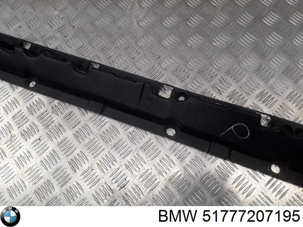 51777207195 BMW Опора порога (кріплення)