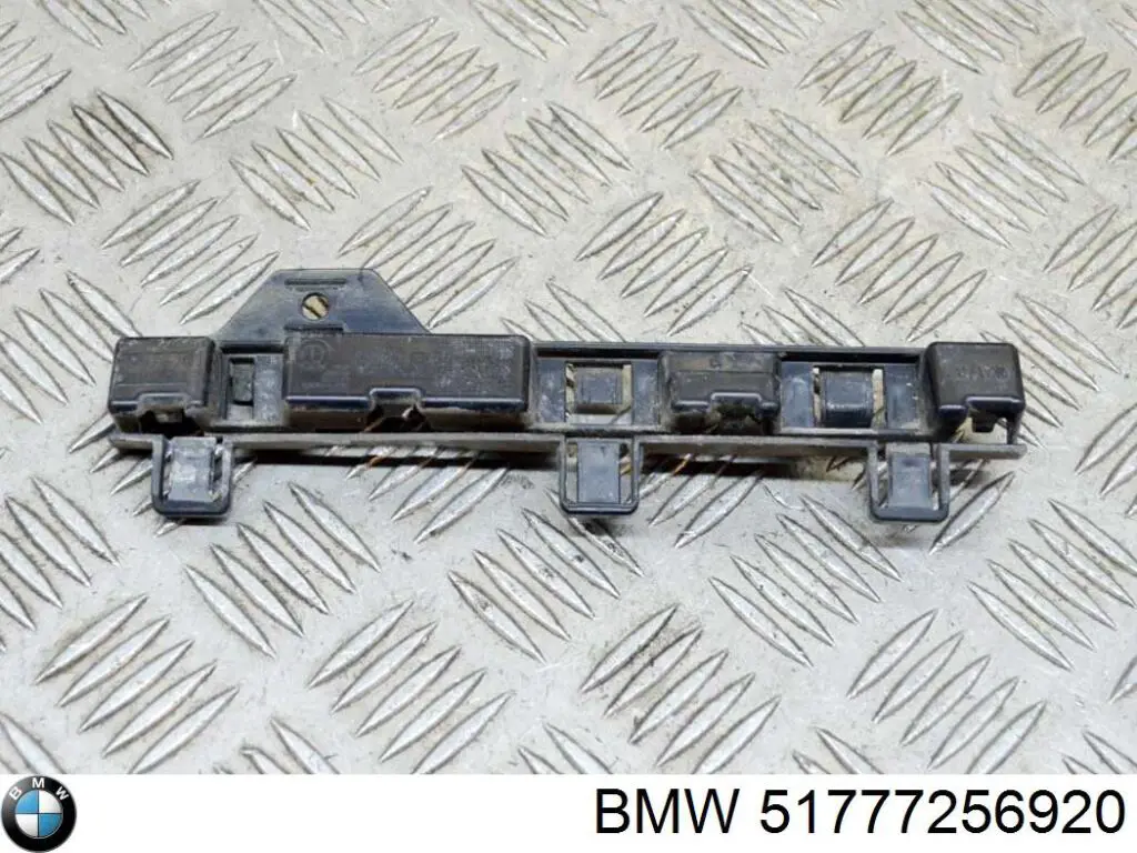 Кронштейн зовнішньої накладки порога правого BMW 7256920 ціна, від 9.88 USD