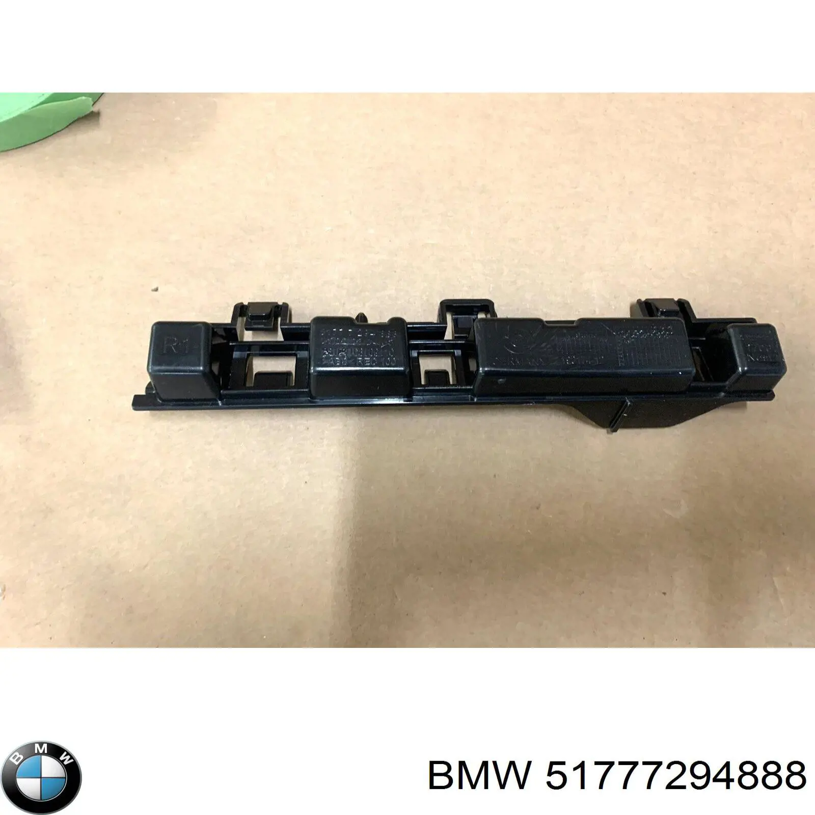 Кронштейн зовнішньої накладки порога правого BMW 51777294888 ціна, від 6.49 USD