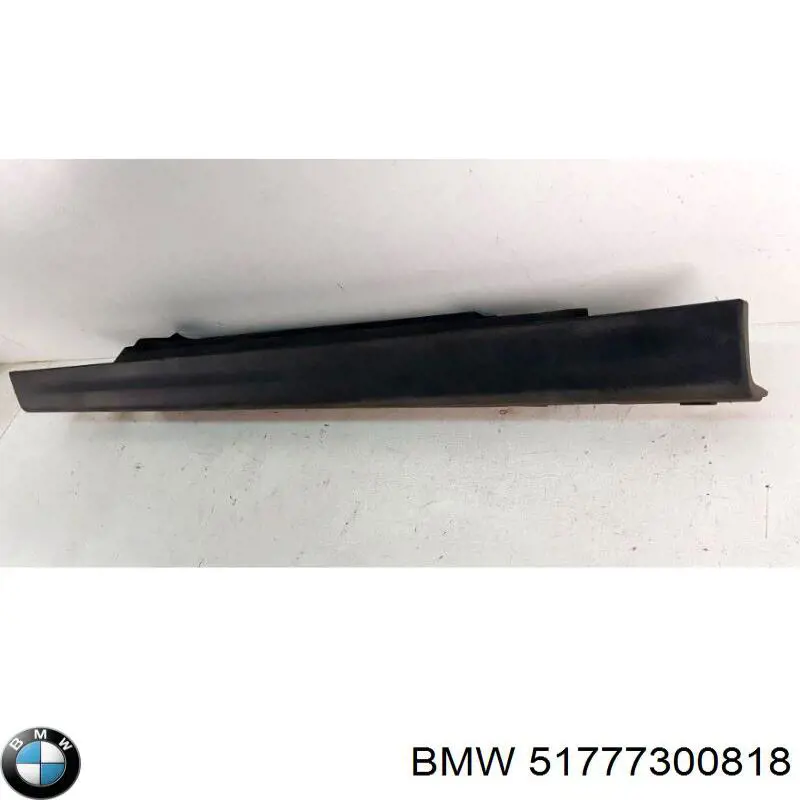 51777300818 BMW Накладка зовнішня (молдинг) порога, правий