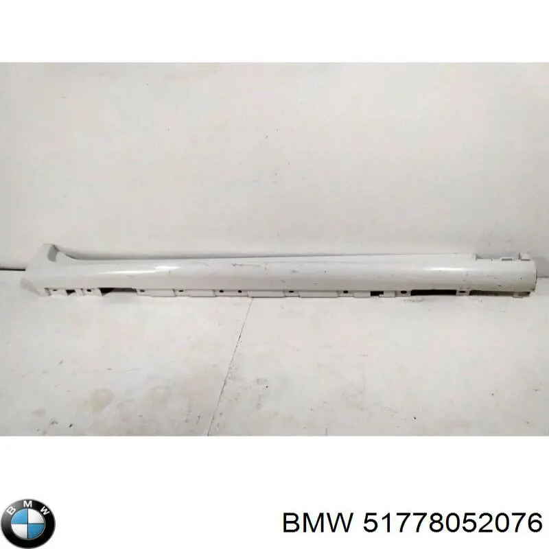 Купити 51778052076 BMW Накладка зовнішня (молдинг) порога, правий
