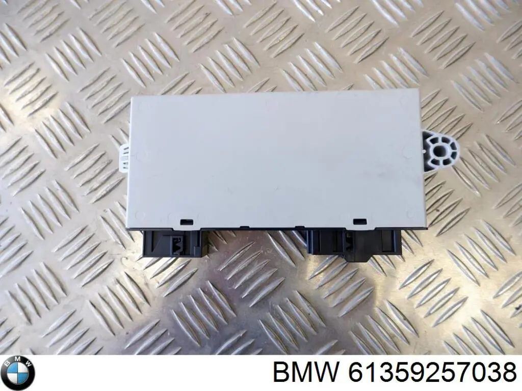  61359257038 BMW