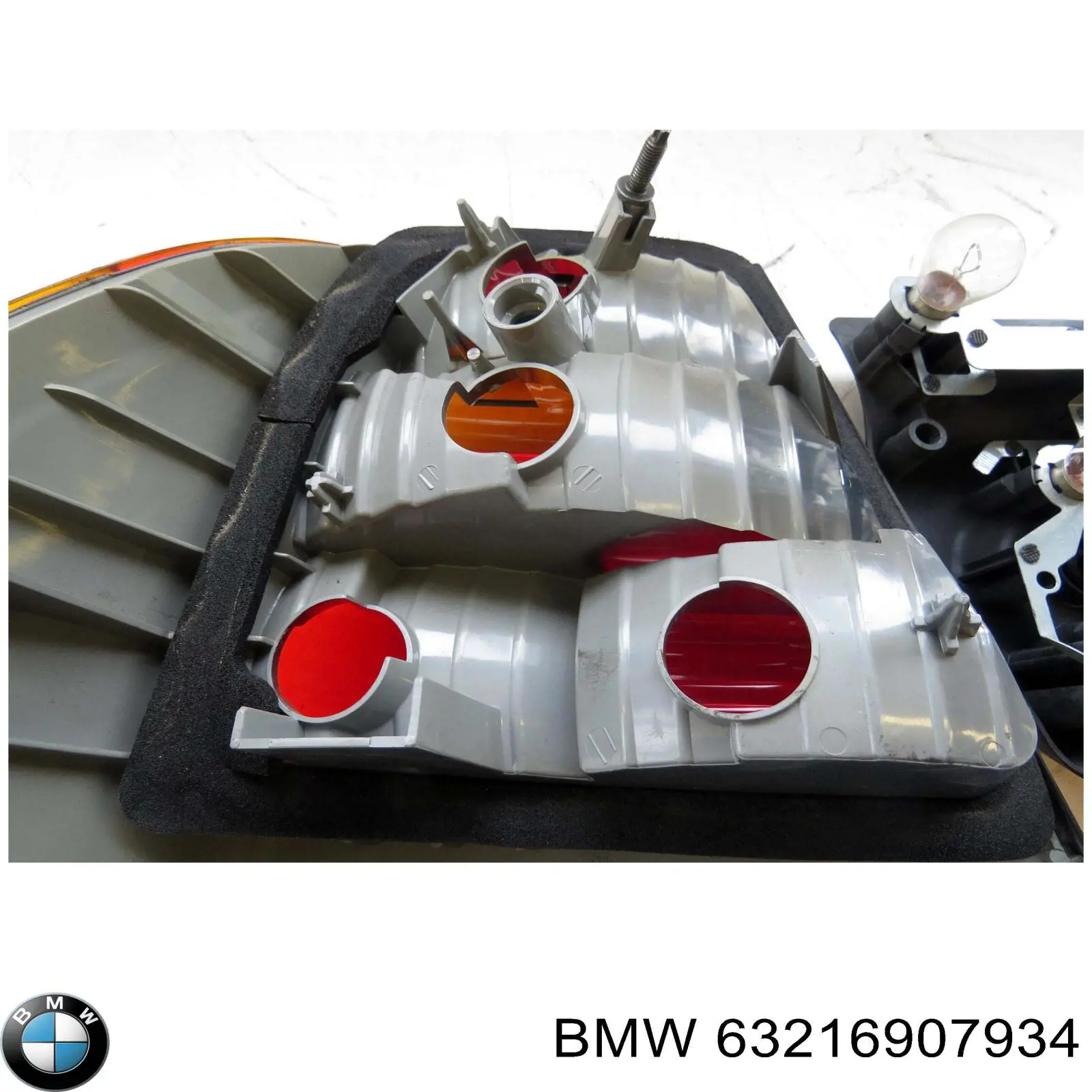 Задній правий зовнішній ліхтар BMW 63216907934
