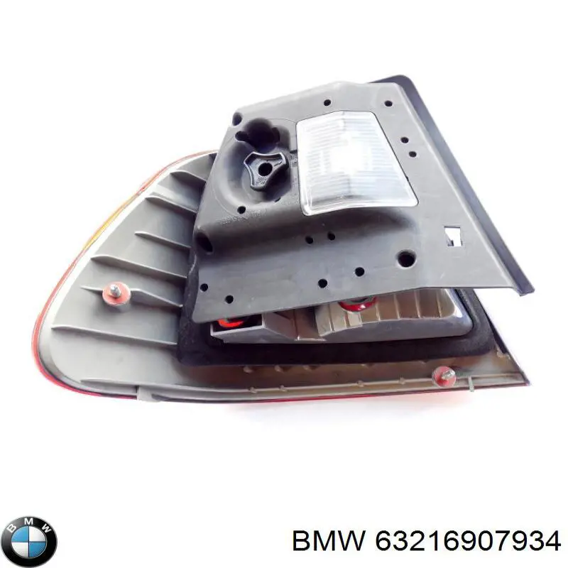 63216907934 BMW Ліхтар задній правий, зовнішній