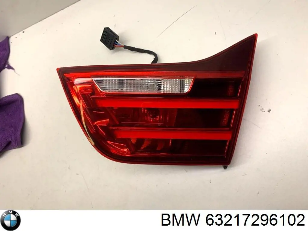 63217296102 BMW Ліхтар задній правий, внутрішній