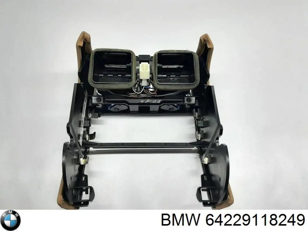 Решітка вентиляції салону в підлокітнику, задня на BMW 7 (F01, F02, F03, F04)
