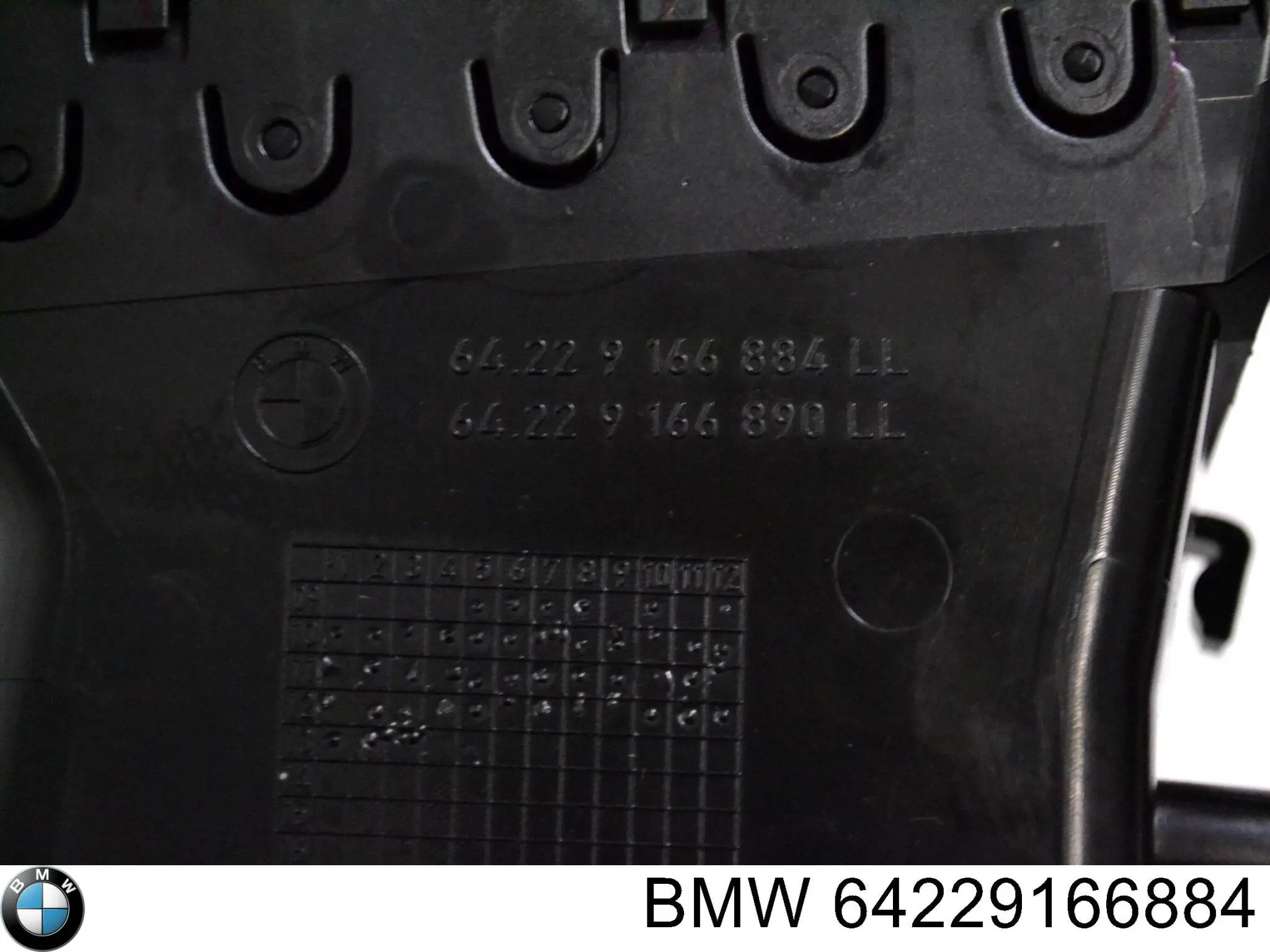Решітка вентиляції салону на "торпедо", права на BMW 5 (F10)