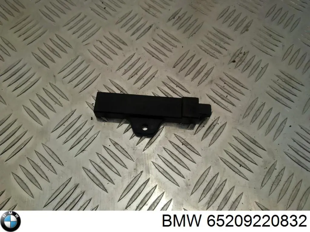 65209220832 BMW Антена на дах
