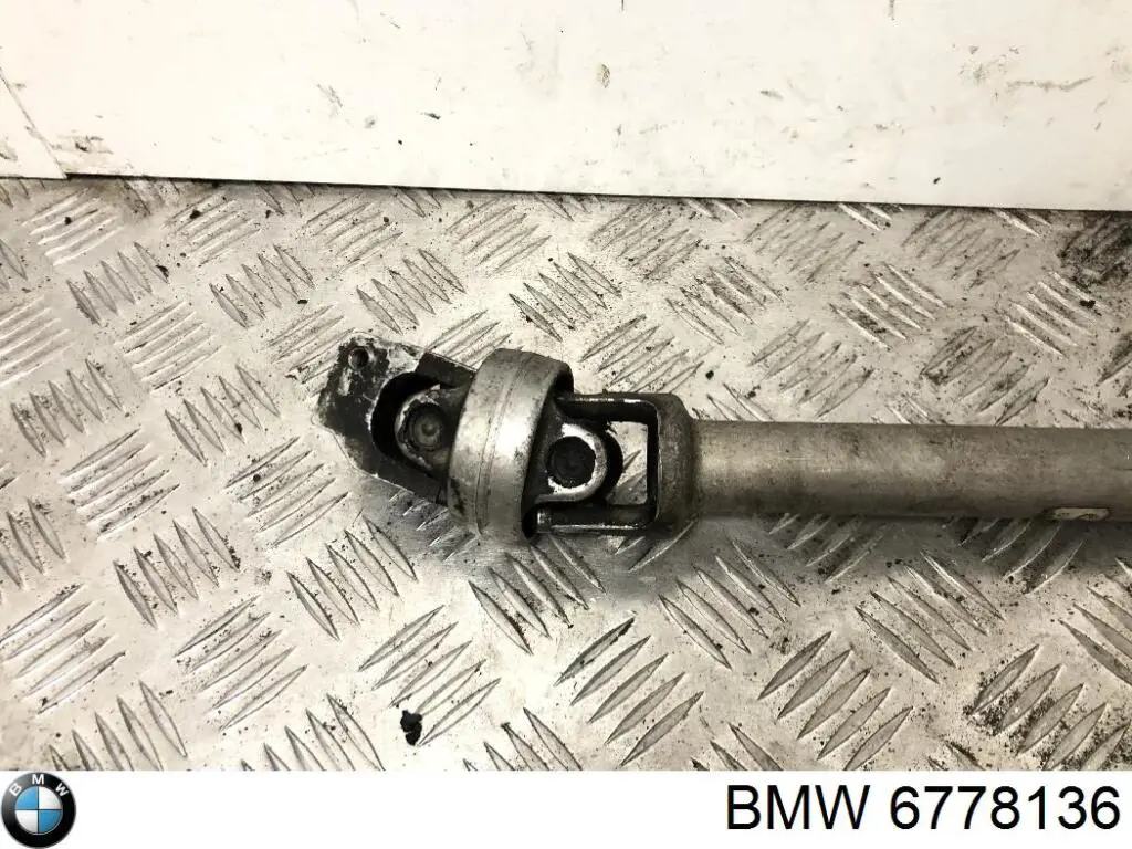 6778136 BMW Рульовий кардан нижній