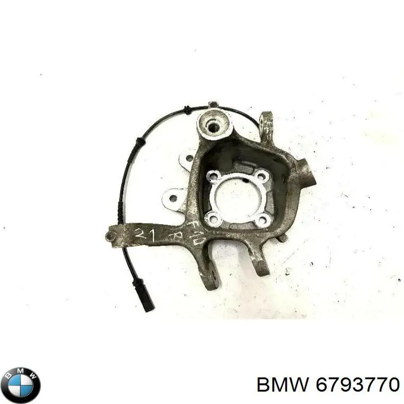 6793770 BMW Цапфа поворотна права