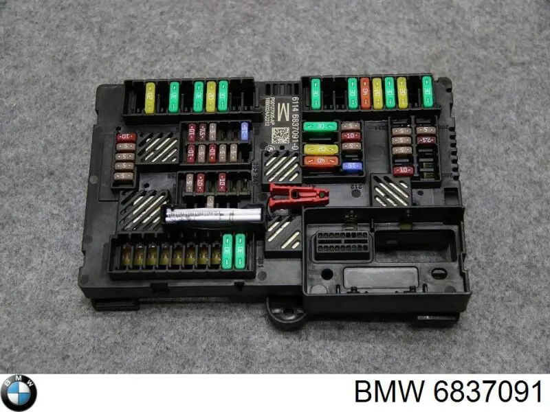 61146837091 BMW Блок запобіжників задній, салонний