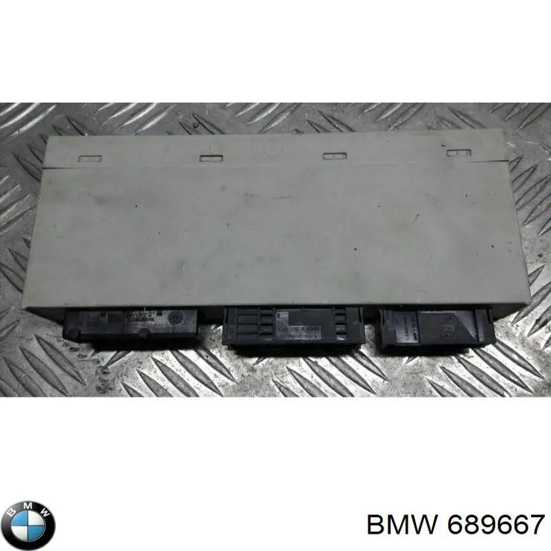 689667 BMW 