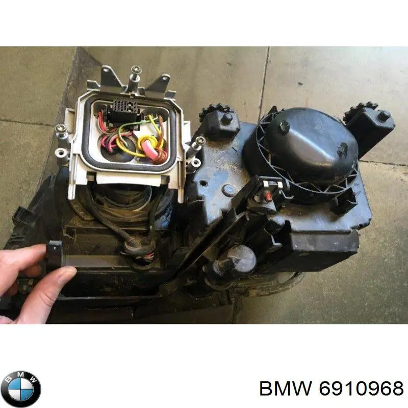 0301177272 BMW Основна фара - вставка