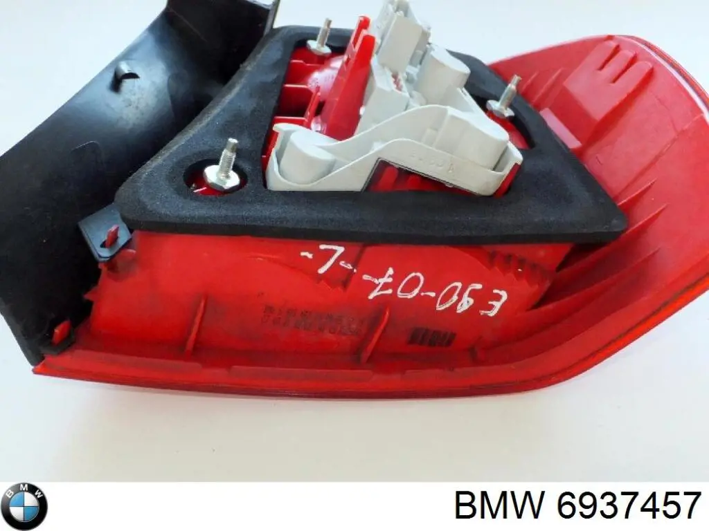 6937457 BMW Задній лівий зовнішній ліхтар