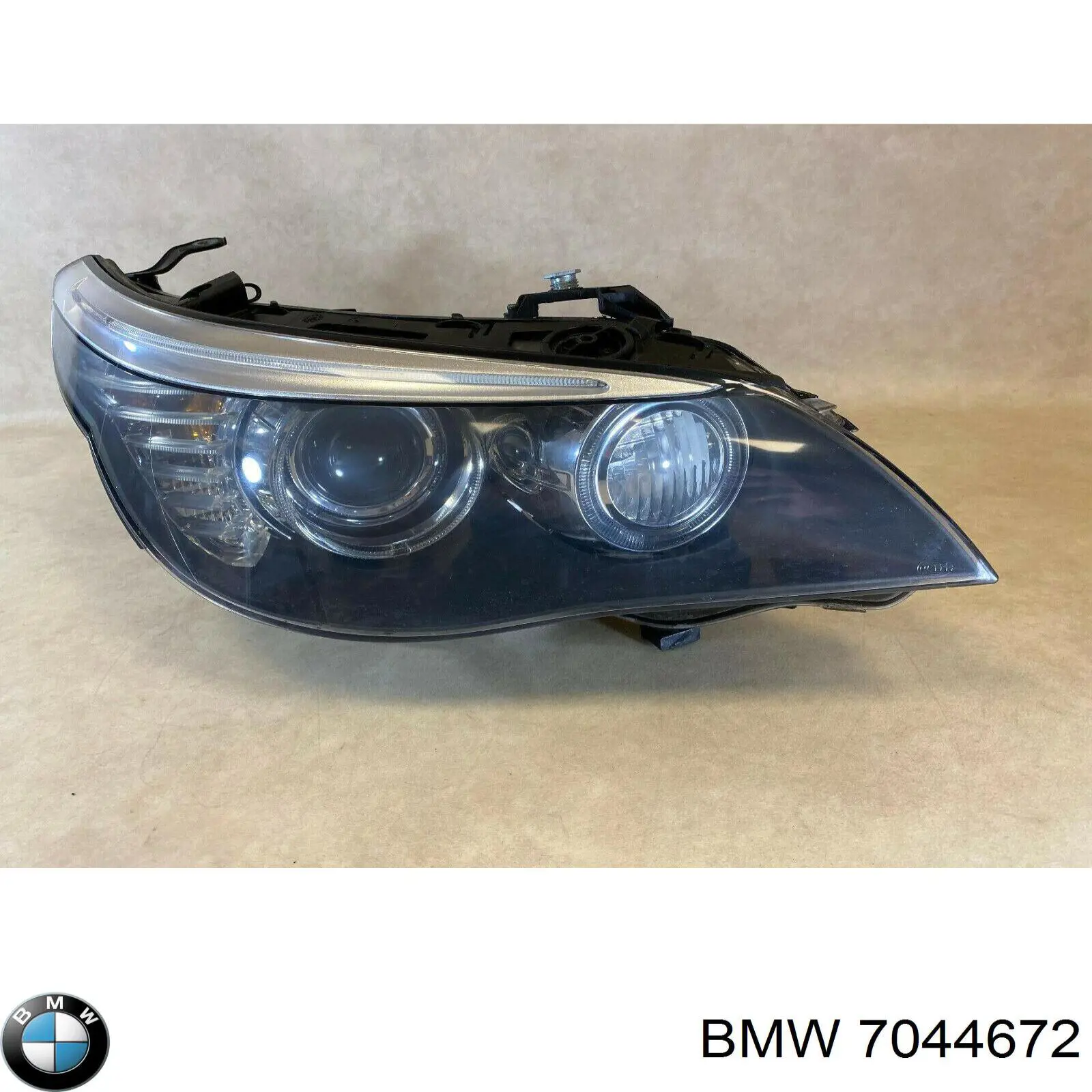 Купити 7044672 BMW Права блок фара
