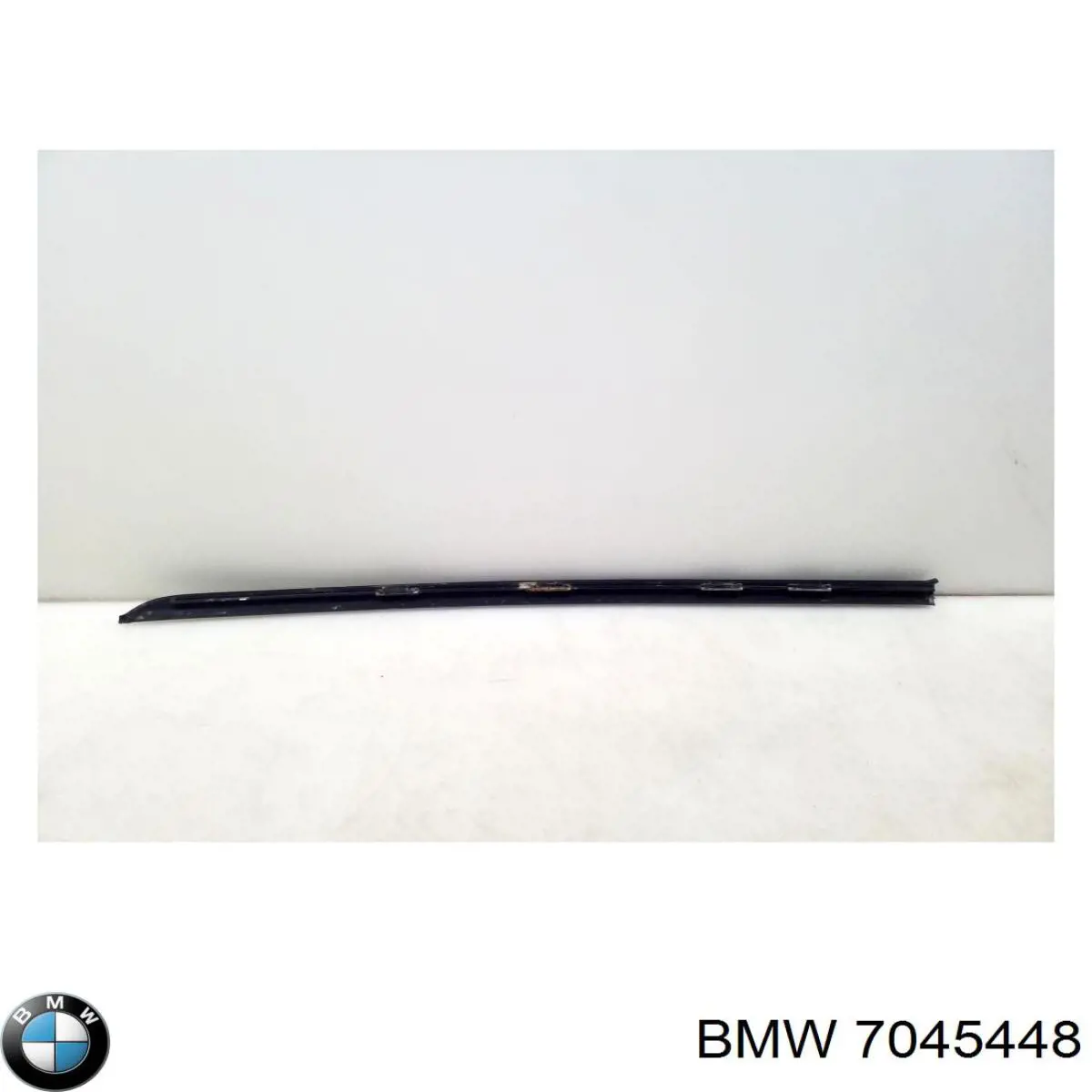7045448 BMW Захисна накладка переднього скла права
