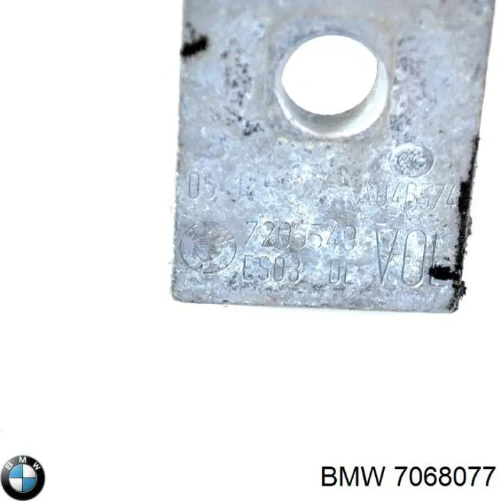 7068077 BMW 