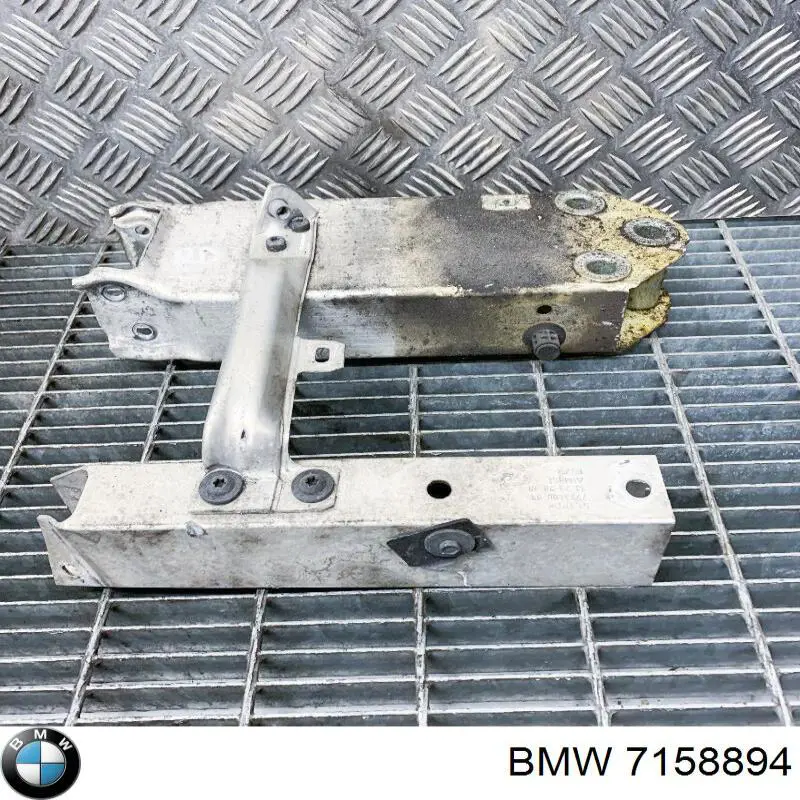 Кронштейн бампера переднього, правий 7158894 BMW