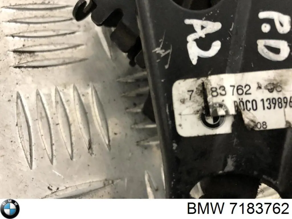 Замок капота, правий BMW 7183762
