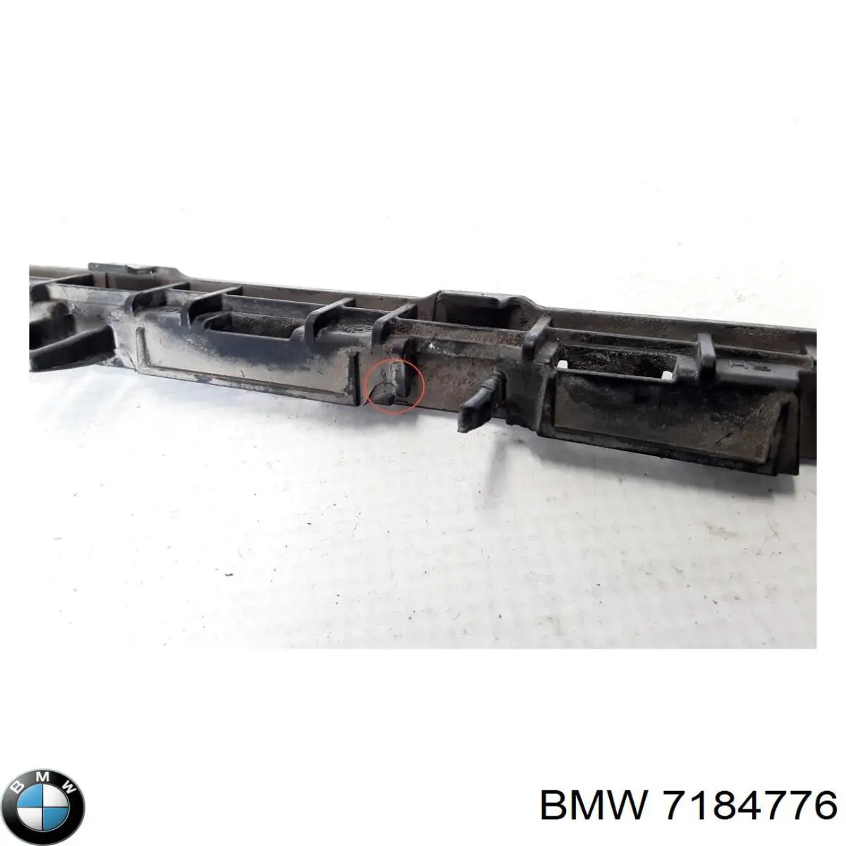 7055172 Autotechteile Кронштейн зовнішньої накладки порога правого