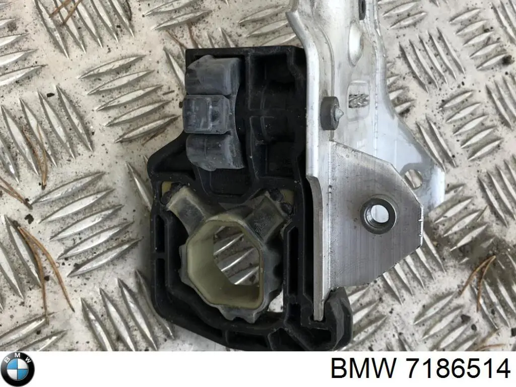 Кронштейн бампера переднього, правий BMW 7186514 ціна, від 12.68 USD