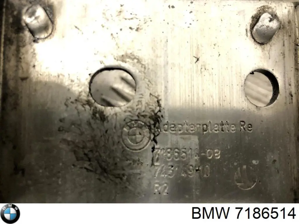 Кронштейн бампера переднього, правий 7186514 BMW
