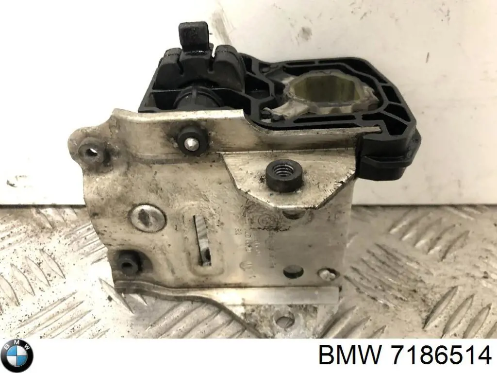 Кронштейн бампера переднього, правий BMW 7186514 ціна, від 12.68 USD