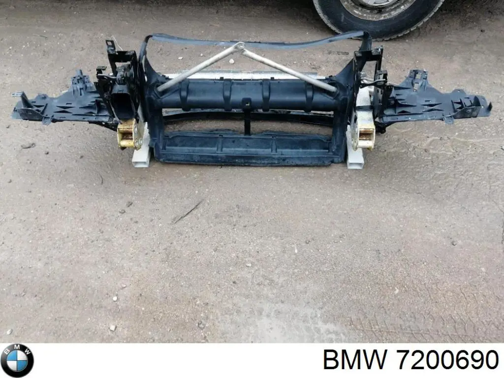Накладка верхня передньої панелі/супорту радіатора BMW 7200690