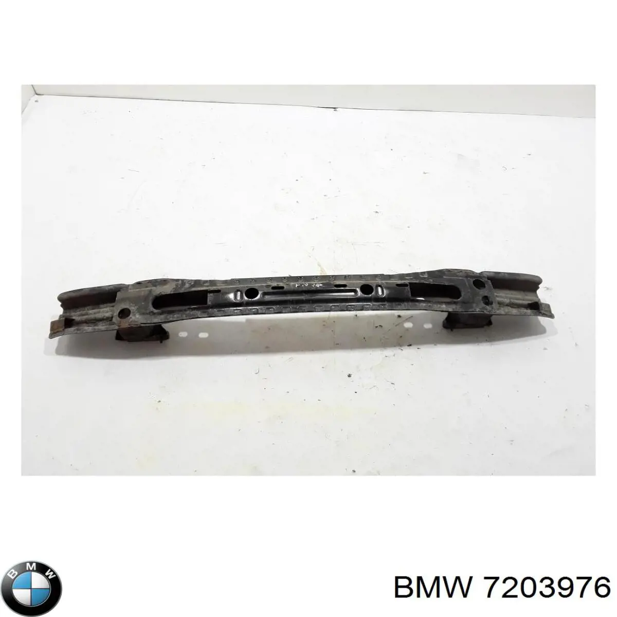 7203976 BMW Шина бампера заднього