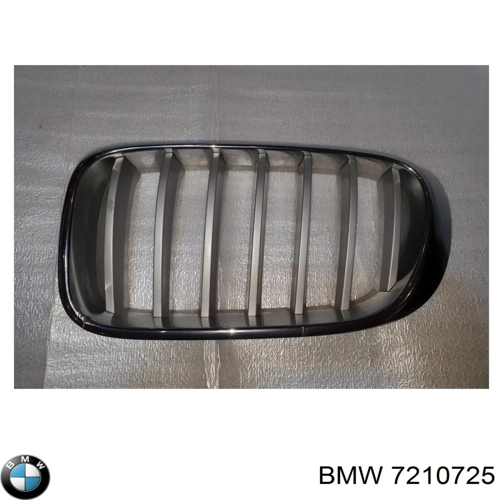 Решітка радіатора ліва 7210725 BMW