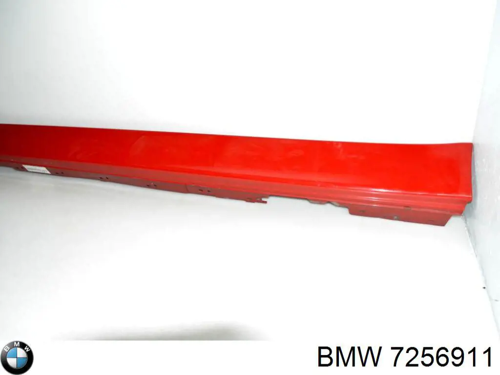 Накладка зовнішня (молдинг) порога, лівий 7256911 BMW