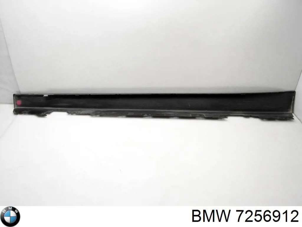 Накладка зовнішня (молдинг) порога, правий 7256912 BMW