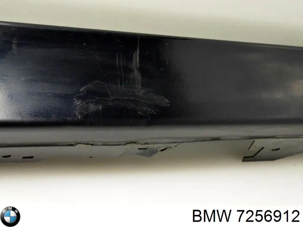 7256912 BMW Накладка зовнішня (молдинг) порога, правий