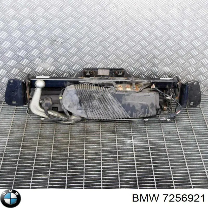 Кронштейн бампера заднього, центральний 7256921 BMW