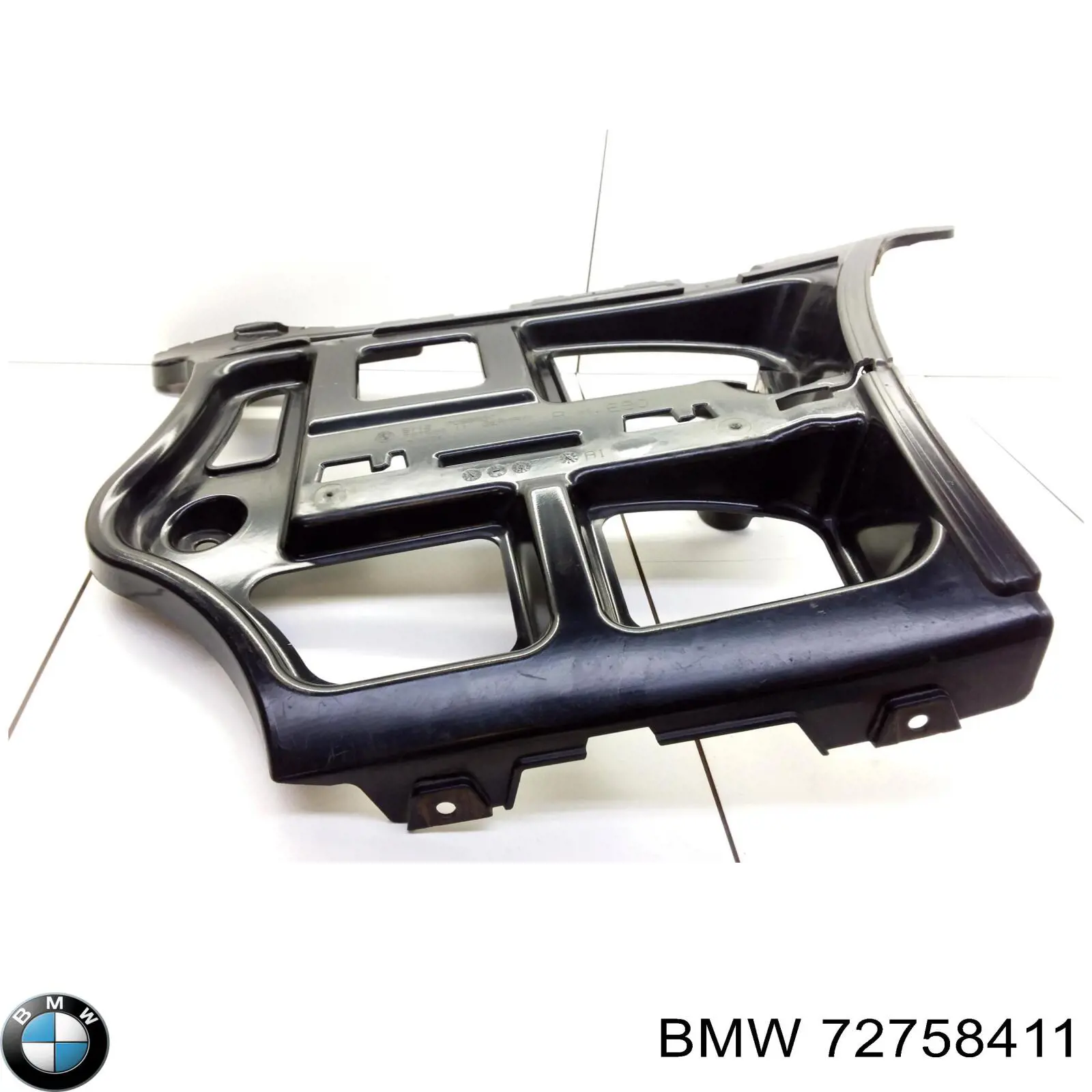 Передній бампер 72758411 BMW