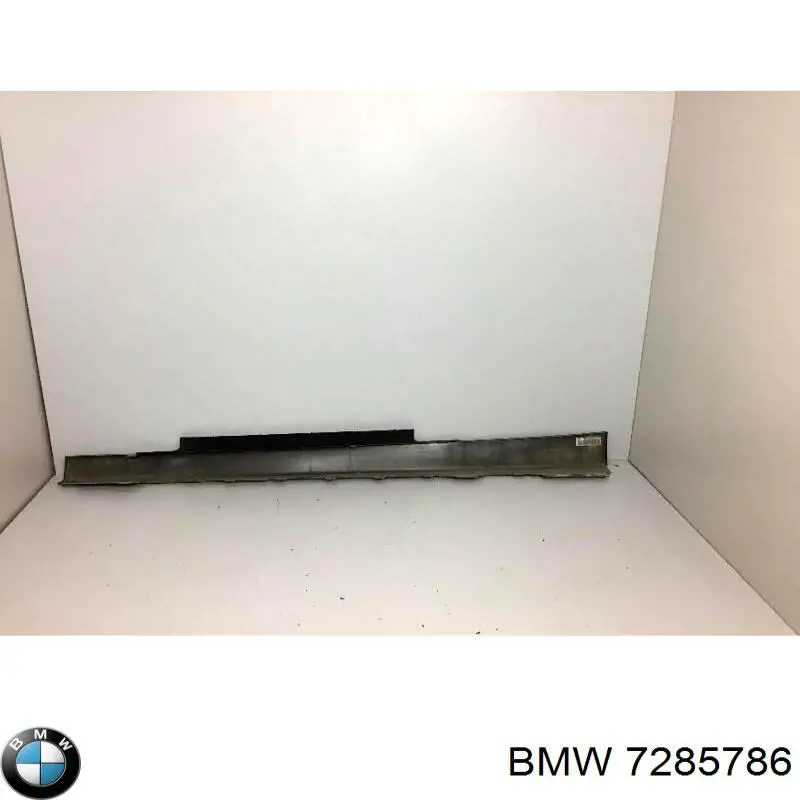 51777285786 BMW Накладка зовнішня (молдинг) порога, правий