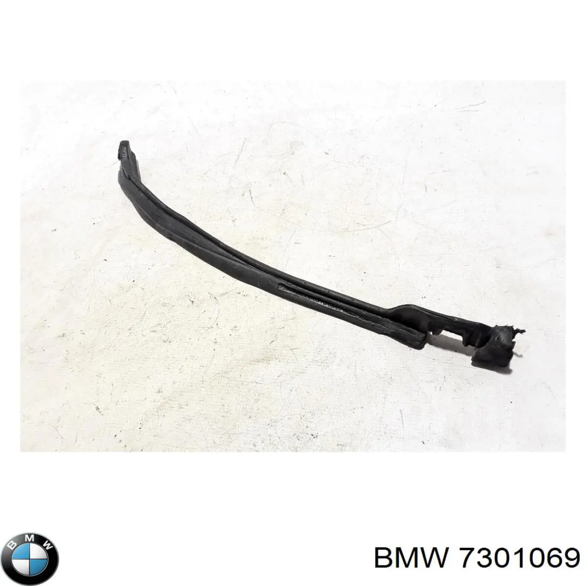 Купити 7301069 BMW Ущільнювач крила