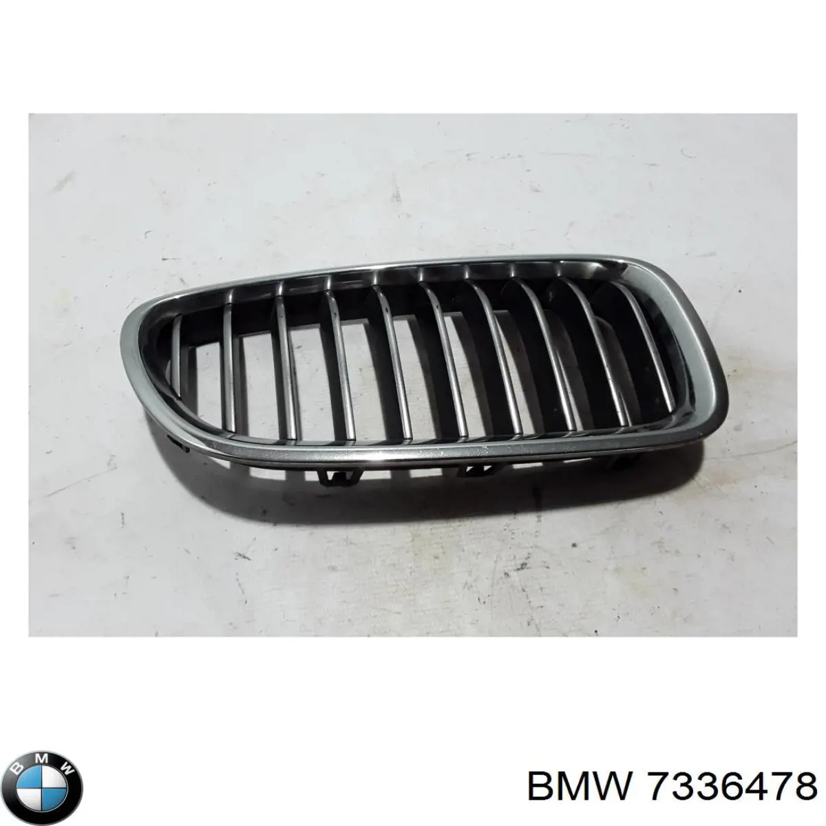 Решітка радіатора права 7336478 BMW