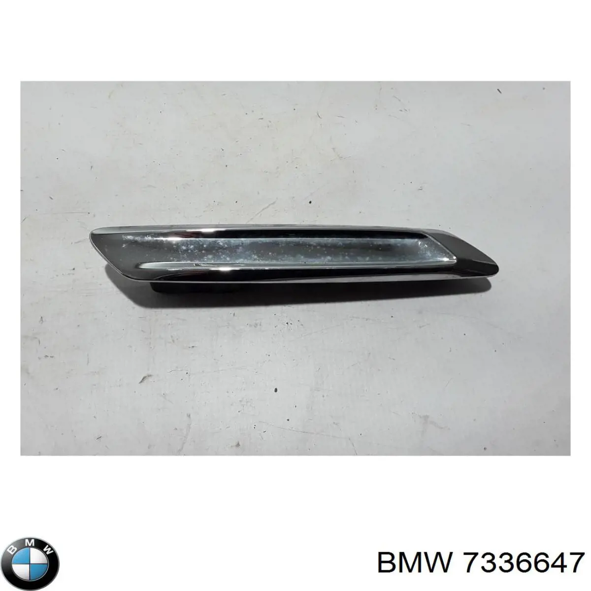 Накладка переднього лівого крила 7336647 BMW