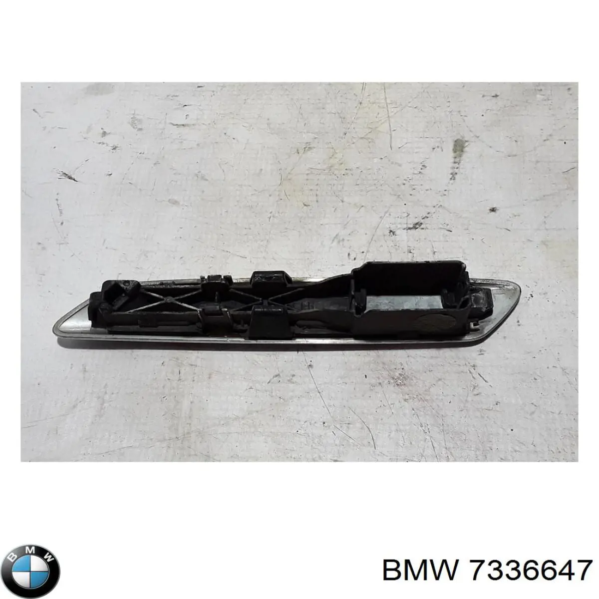 7336647 BMW Накладка переднього лівого крила