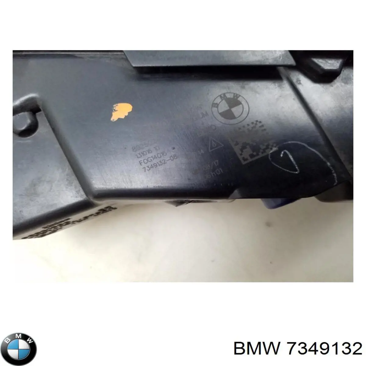 7349132 BMW Права протитуманні фари