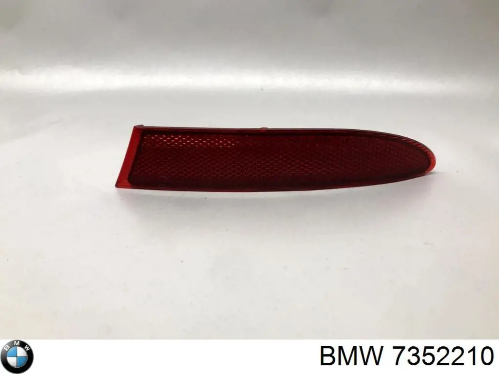 7352210 BMW Правий катафот бампера