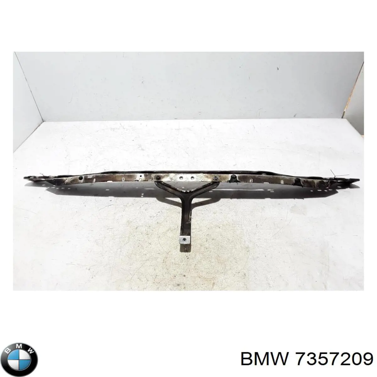 Купити 7357209 BMW Супорт радіатора верхній/монтажна панель кріплення фар
