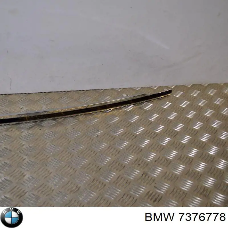 Молдинг кришки багажника 7376778 BMW
